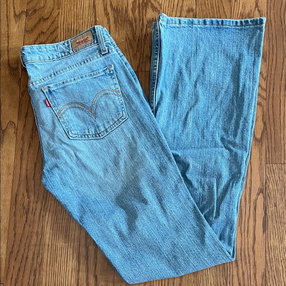 Levi's Ladies 518 Super Low Boot Cut Light Blue Jeans - Picture 1 of 9
